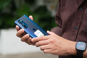 Trên tay Motorola Edge X30: Snapdragon 8 gen 1, màu đẹp, màn hình đẹp