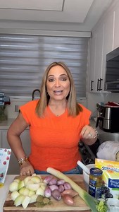 21K views · 3.8K reactions | A PETICIÓN POPULAR !!! Tengo tantos mensajes pidiéndome el video del Pavo  que preparé el año pasado para el día de Acción de Gracias, que mejor se los subo aquí. Es una receta distinta y les aseguro que deliciosa !!! Se acordarán de mí !!! ✨#pavo #acciondegracias #thanksgiving #familia #recetas #HolidayCooking #EnLaCocina #mariajosecaporuiz | Maria Jose | Facebook