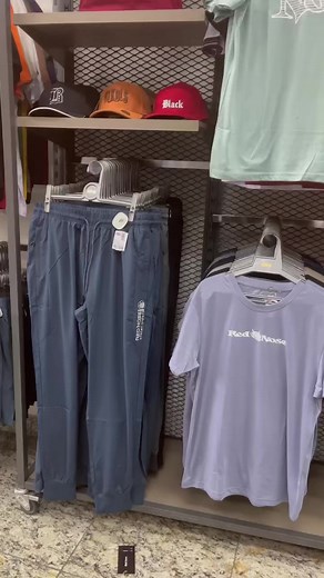 Nas Lojas @edmais_saoroque você encontra o melhor em Moda feminina, masculina, infantil, calçados, cama, mesa e banho, tudo com os melhores preços.E para deixar ainda melhor com nosso cartão você parcela em até 6x SEM entrada e SEM juros.Corre logo prá cá!Estamos localizado na Rua XV de Novembro, n° 28 - Centro - S. Roque11 4719.6444 | Jornal da Economia | Facebook