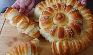 Pogledajte ovu lepotu. Vaskršnja pogača poput sunđera.