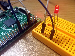 Raspberry PiでLチカ！Scratchのネコちゃんと遊ぼう！ | Device Plus - デバプラ