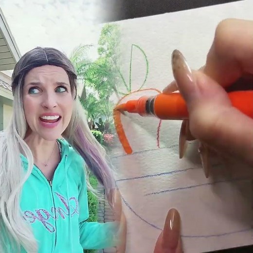 She caught me ! 😝 #thatonekid #funnyskit #mermaid #tarponspringsmermaid #queenarielleoftherealm