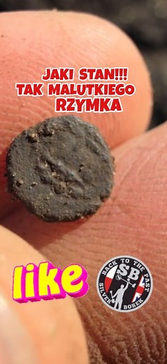 MALUSIEŃKA RZYMSKA MONETKA I JAKI STAN!!!! TINY ROMAN COIN AND WHAT CONDITION!!!! #tik_tok #metaldetecting #poszukiwania #deus2 #shorts #wykopki #xpdeus #beautiful #piekny #romanco #romanempire Silver Borek | Silver Borek