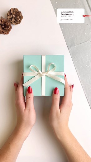 Wrist warmers are a super easy - and practical - gift idea for Christmas 🎁😄🎄 Feeling inspired? Then visit our site to find more than 150 #freepatterns for knitted and crochet wrist warmers: https://www.garnstudio.com/search.php?action=browse&c=women-wrist-warmers&lang=en Can you pick a favourite? 🥰 #dropsgiftideas #dropsdesign #dropsfan #dropsyarn #dropsgarn #garnstudio #freepattern #dropspattern #dropschristmas #christmasdiy #christmasgifts | Garnstudio DROPS design