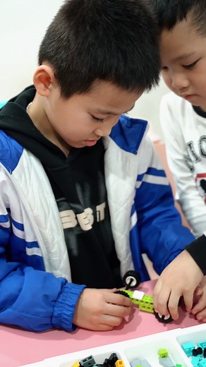 8-Bit Center trên TikTok