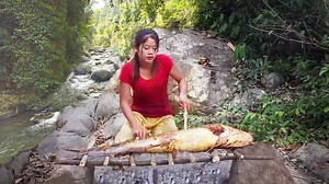 Hello Everyone. Welcome to Lisa Cooking Page, Today i have new videos about " Unbelievable! The Biggest Fish in this river catching and cooking tasty for jungle food " Hope you like and support. Thank you #Lisacooking #fish | Lisa Cooking