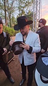 191K views · 1.9K reactions | LARRY HERNANDEZ NORTH HAVEN CONNECTICUT #bailesenestadosunidos | Bailes En Estados Unidos | Facebook