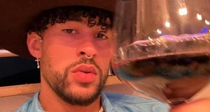 Video | Así fue el choque del Bugatti de Bad Bunny mientras inauguraba su restaurante en Miami