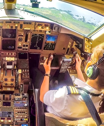 ✈️ Icelandair Boeing 757 departing Iceland - justplanes.com #pilot #pilotseye #pilots #piloteyes #pilotlife #femalepilot #icelandair #Boeing #boeing757 #boeinglovers #keflavik #airport #avgeek #justplanes Icelandair The Boeing Company Flightradar24 FlightAware | Just Planes