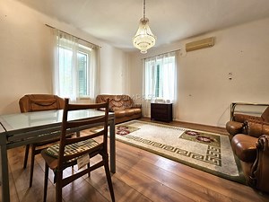 Prostran stan za renovaciju: Bačvice, Split, 100.00 m2 (prodaja)