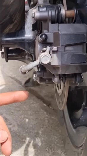 How to loosen the clamp screw on your motorcycle | Yo soy mecanico