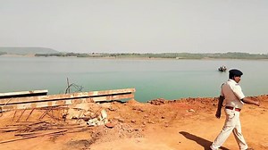 Delighted to see the Sindhipur Ghat - Lamtaput road over Kolab reservoir becoming a reality. A project I have passionately fought for in #Parliament is finally taking shape. This vital development will significantly ease the hardships of people in the #Koraput region and beyond. | Saptagiri Ulaka