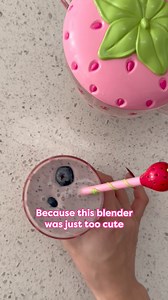 This vintage 2003 blender makes THE berry best blueberry muffin smoothies 𢡄 #StrawberryShortcake | Strawberry Shortcake | Facebook