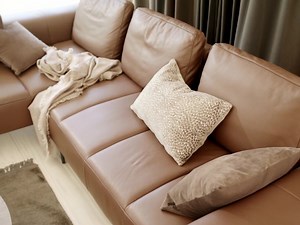 Design your dream living room with the Amsterdam sofa. Customisable in over 120 ways, choose the perfect size, configuration, colour and material for your space and style. Discover Amsterdam. | BoConcept