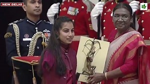 23 reactions · 36 shares | #ParaArcher #SheetalDevi of #kishtwar receives #ArjunaAward from President #DroupadiMurmu at Rashtrapati Bhavan #NationalSportsAwards | Jammu Ladakh Vision | Facebook