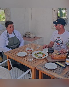Sjef Janine van Wortelgat by Springfontein Wine Estate bederf ons met ’n fynproewersmaal. Experience fine dining with lamb tails and pinotage. Jan Braai vir Erfenis is elke Saterdag om 18:30 op kykNET kanaal 144 DStv. Herhalings: Sondag - 12:30 Maandag - 14:30 Dinsdag - 21:30 Donderdag - 16:30 #JanBraai #JanBraaivirErfenis #Braai #BraaiHeritage #BraaiCulture #BraaiNation #KykNET #DStv | Jan Braai