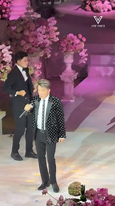 581K views · 3.3K reactions | Ca khúc “Vùng Trời Bình Yên” đem đến bầu không khí sôi động tại lễ cưới của con gái tỷ phú Johnathan Hạnh Nguyễn. Chúc mừng đôi uyên ương Tiên Nguyễn và Justin  #DamVinhHung #MrDam #VietVoiceEntertainment | Viet Voice Entertainment | Facebook