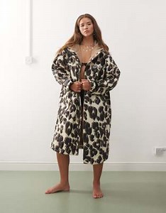 Regatta Adult waterproof changing robe in leopard print | ASOS