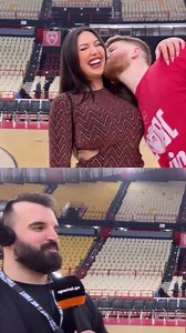 💏❤ Ένα φιλάκι είναι λίγο, πολύ λίγο 🎶 Η Εστρέλα Νούρι βρέθηκε στο πλευρό του Τόμας Ουόκαπ στο πλαίσιο του ντέρμπι κόντρα στον Παναθηναϊκό και μάλιστα την απολαύσατε ζωντανά στο Sportal EuroLeague Show! 👀 Για όσους το έχασαν, ο Ούοκαπ έκανε... καίρια παρέμβαση στο live μας, καθώς ήθελε να δώσει ένα φιλί στην αγαπημένη του! 😍 #sportal #olympiacosbc #olympiacos #estrellanouri #thomaswalkup | Sportal.gr