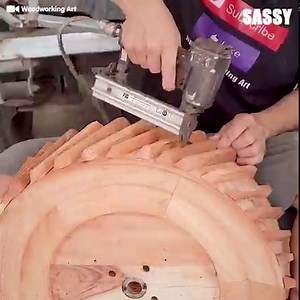 Dad chops up an old van to create a wood tank! 😲👏 | Sassy
