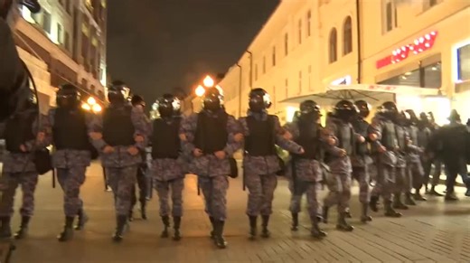 Milano, incendio in un palazzo in centro: 4 feriti e 50 evacuati