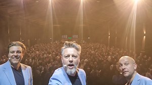 Fredericia din liderlige blomsterbuket 🧨💐 Tak for jer, for fanden da❤️ Skal vi ikke flytte sammen og gøre det her hver dag? | Specialklassen