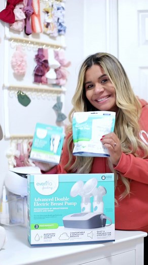 The breastfeeding tool you might not know you need — our manual breast pump is lightweight, gentle & portable. Check out how @_jessyclark is getting ready to breastfeed with our must have pumping products! | Evenflo Feeding
