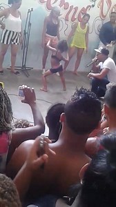 Se vuelve en polémica, video viral de una niña cubana bailando reggaetón ¿Qué Opinas? ¿ Debería La Niña estar expuesta a personas de esta manera ? o ¿ Crees que no tiene nada de Malo ? #CUBA 🇨🇺 | La Familia Cubana