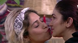 Neha Bhasin kisses Ridhima Pandit to make her quit task on Bigg Boss OTT