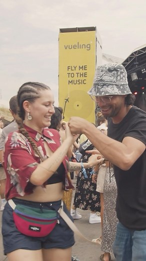 Balla com vulguis, balla salsa, balla en parella, balla bachata, balla en solitari, balla rumba, balla sense parar o sense coreografia, però balla al Festival Cruïlla 2024! 🪇 El dijous 11 de juliol hem preparat per a tu una programació que no et deixarà aturar els malucs ni un segon: ja tens la teva entrada o abonament per viure-la en directe? ✖️✖️ Baila como quieras, baila salsa, baila en pareja, baila bachata, baila en solitario, baila rumba, baila sin parar o sin coreografía, ¡pero baila en 