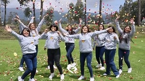 A very happy day with our women from Eden Roses 🌷🌹❤️ . #womens #edenroses #roses #flowers #colors #happyday #happiness #florist #art #wholesale #neereel #viral #mujeres | Eden Roses