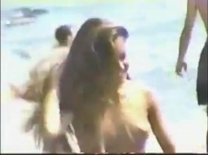 Элизе_Голая_-_Alizee_Jacotey_Nude_-_Bathing_at_Riviera_20_years_old_-_Nude_top.240 секс видео