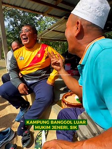 272K views · 10K reactions | Di Kampung Banggol Dalam Mukim Jeneri, dalam program ziarah MB Sanusi, petang tadi. Punya syok tak tau MB Sanusi nak mai rumah, siap tempah kek nak sambut hari ulang tahun kelahiran. “Kedah Sejahtera Nikmat Untuk Semua” | PAS KAWASAN SIK | Facebook