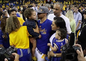“Whole team families are sitting here on a bus” – When Ayesha Curry was pissed off at Grammy winner rap artist during 2016 NBA Finals