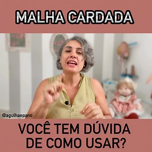 A malha cardada é um tecido usado para fazer boneca de pano que transmite uma sensação de suavidade e aconchego e seu diferencial é sua elasticidade. Existem algumas maneiras para você ter facilidade na hora de costurar sua boneca na malha cardada, assista esse vídeo e descubra quais são essas dicas! E para quem quiser comprar malha cardada, pode encontrar em nossa loja online clicando em "Saiba Mais". Nós entregamos para todo o Brasil! | Agulha & Pano