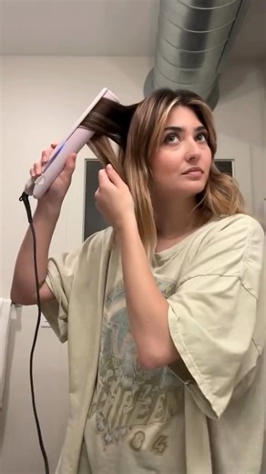 5.9K views | From tight bouncy curls to loose beach waves; the Tyme Iron Pro does it all殺 #tightcurls #bouncycurls #loosecurls #beachwaves #beachwaveshair #loosecurl #hairtutorial #casualhair #hairstyles | TYME | Facebook