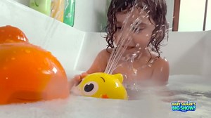 WowWee Baby Shark's Big Show! Bath Sprinkler and Water Toy - Kids Bath Toys (William)