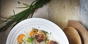 Sopa minestrone con albóndigas de pollo