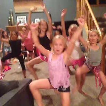 VINE- Little girls dance to Don't drop that Thun Thun