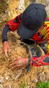 mining gold in the forests of Sumatra where millions of gold grains are stored. #mininggold #goldmining #goldpanning #sluicebox #bestvideo #goldriver #TheBest #lookingforgold #goldrush #golddiscovery #goldnuggets #goldprospecting #goldenforest #forest #tambangemassumatra #tambangemas #tambangemasrakyat #virall | Adis Gold Hunter