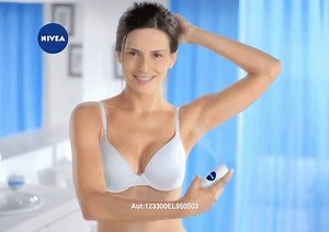 Con NIVEA Aclarado Efecto Satín luce unas axilas hermosas y suaves. | NIVEA