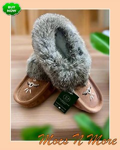 Step into comfort like never before! 🏞️✨ Our Ladies Moccasins - Laurentian Chief Moccasins in Cappuccino blend style and coziness effortlessly. Made with high-quality materials, these moccasins boast a soft, textured finish that cradles your feet while keeping you fashionable wherever you go! Whether lounging at home or taking a stroll through the park, you'll feel confident and chic in every step. 👣❤️ Don’t wait—treat yourself to comfort and style. Grab yours today for just $84.99! 🛒💖 #Mocc