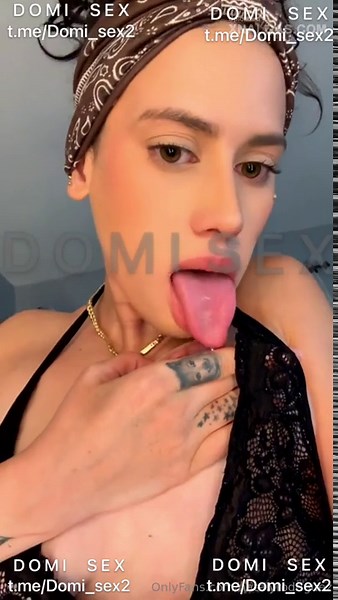 Dominicana Nataly Rodriguez Con Lesbianas Chupando Tetas
