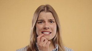 Jeune Femme Inquiète Mordant La Lèvre, : vidéo de stock (100 % libre de droit) 3848755943 | Shutterstock