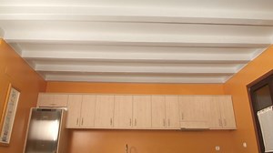 Pintar techo de madera en cocina
