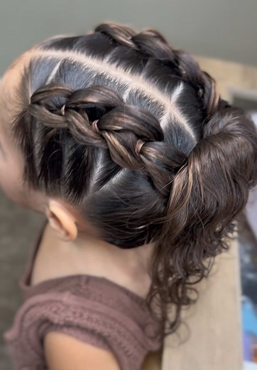 As requested I showed the ponytail hack I used to finish off the look for VOLUME 💕🫶🏼 Have you tried this dragon braid hack yet?! 😍 KidsHairstyles | HairForKids | ToddlerHair | KidsHair | HairForSchool | ElementarySchoolHair| SchoolHair | CuteHair | SimpleHairstyles | EasyHairstyles | SpringHair | HairForGirls | HairIdeas | HairInspo | HairHacks | Ponytail | HairVolume | VoluminousHair | CurlyHair | CurlyHairProducts | CurlyHairTutorial | DragonBraidTutorial | DragonBraidHack | DragonBraid |