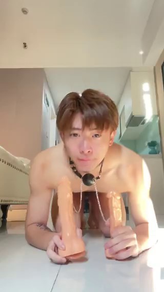 RT @iloveh31: 一回到家，就给主人拍口交视频。为了周末伺候主人，被主人开发深喉训练，发骚，犯贱，戴着口塞夹着乳夹，不停的在假鸡巴面前抽插自己，变成一条无脑傻逼，从表演系185的大帅比，现在变成推上人人嘲笑的一条贱狗，为了伺候主人给大家表演裸舞。线下🉑约 #点赞关…