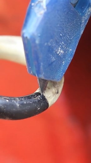 Taking Apart Vintage Shears #rusty #vintage #rustytools #removingrust | Voov Restoration