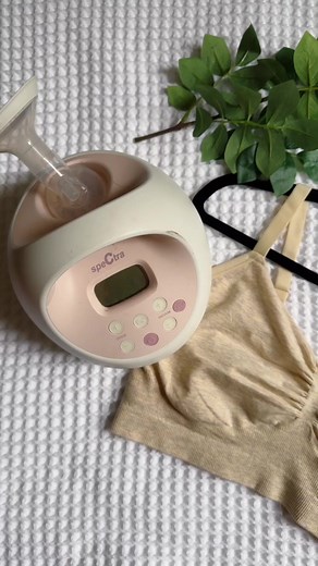 3 pumping tips from a CLC:⁠ ⁠ 1️⃣ alternating the pump vaccum to mimick a baby⁠ 2️⃣ wear a comfortable, hands-free pumping bra⁠ 3️⃣ look at a photo of your baby!⁠ ⁠ What else has helped you?✨ | Kindred Bravely