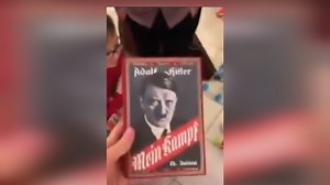 Un abuelo confunde el 'Minecraft' con el 'Mein Kampf' y regala a su nieto el libro de Hitler
